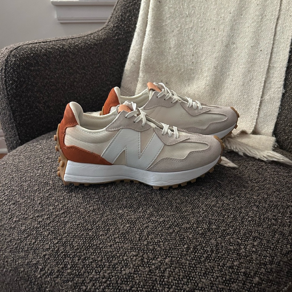 New Balance 327